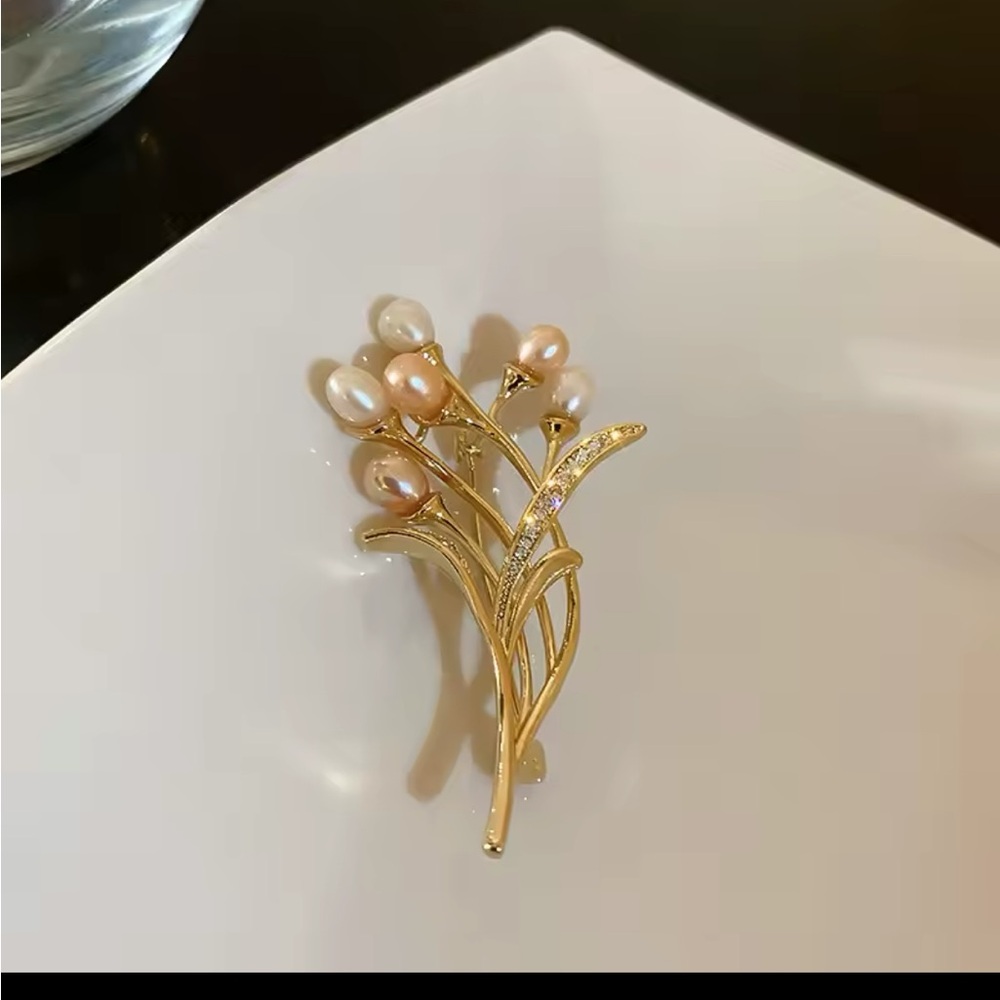 Elegant 14k Gold plated Pearl Brooch